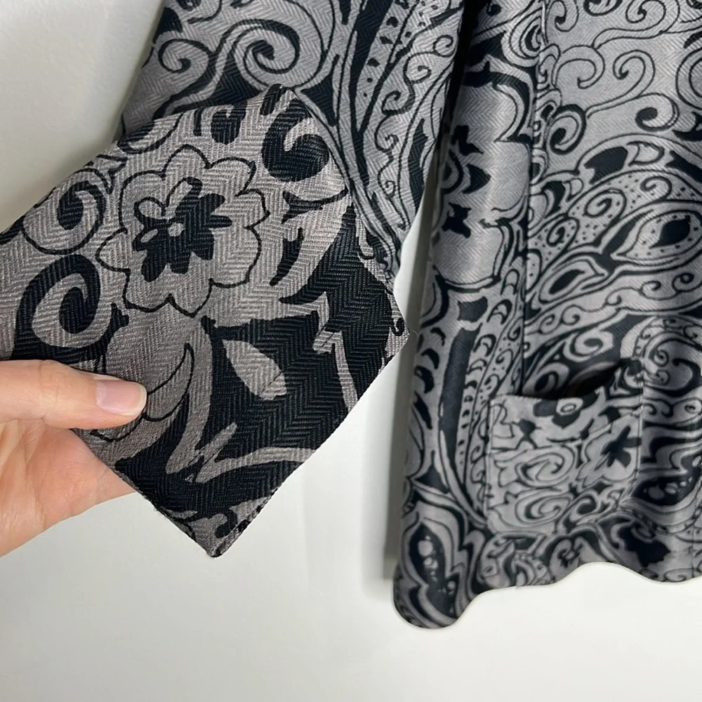 Chico’s Travelers Floral Paisley jeweled button blazer jacket size 2